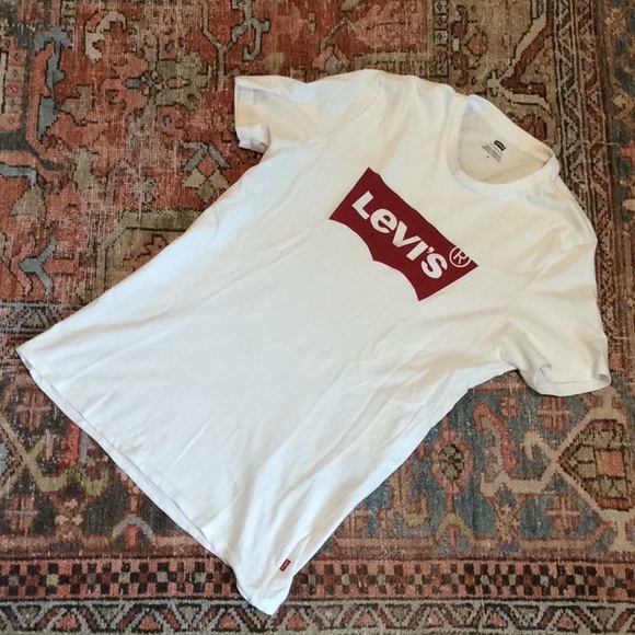 Women’s Levi’s T-Shirt - Picture 2 of 4